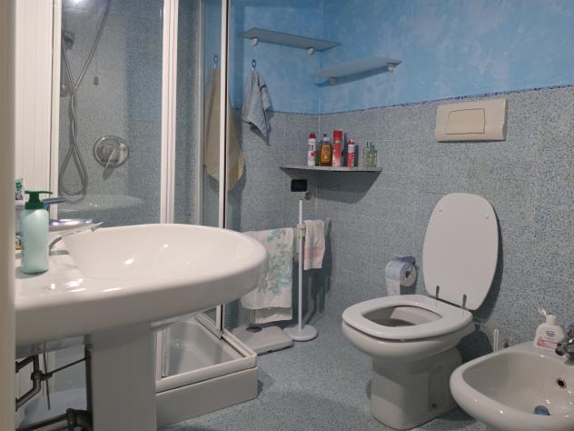 MARINA DI MASSA, vicinissimo al mare, vendesi appartamento bilocale ristrutturato e arredato con giardino e ingresso indipendente: soggiorno con angol - Foto 9
