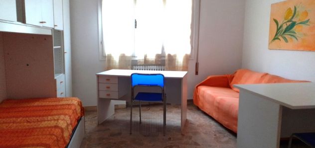 offro posto letto in stanza doppia per studenti universitari non fumatori