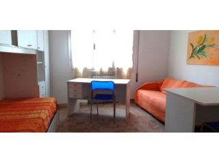 offro posto letto in stanza doppia per studenti universitari non fumatori
