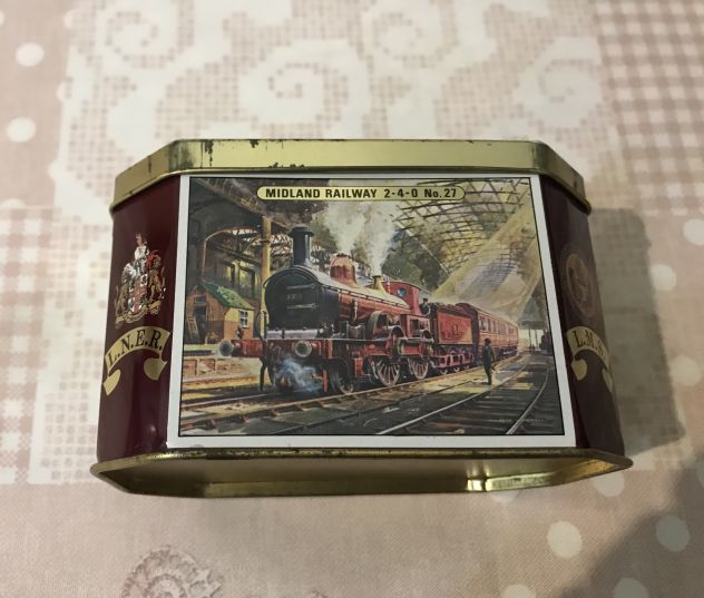 SCATOLA LATTA VINTAGE CON TRENI