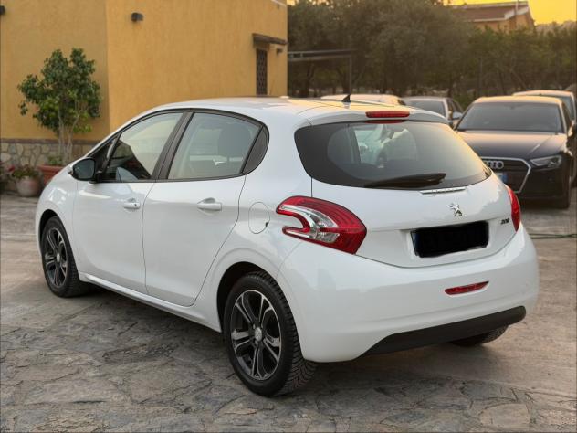 Peugeot 208 1.4 HDi 68 CV 5 porte Allure - Foto 3