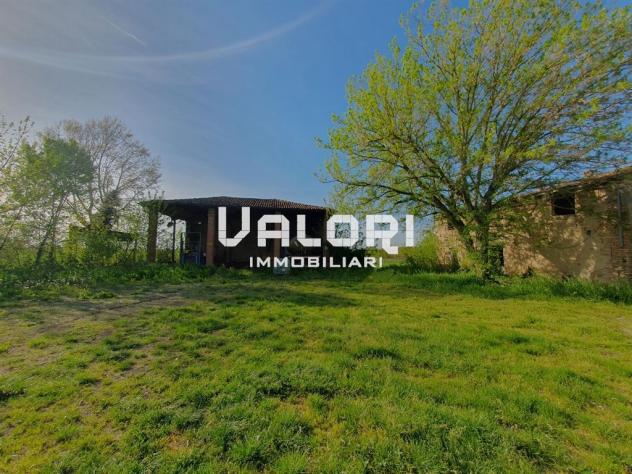 PODERE AGRICOLO DI HA 14.5 CON CASA COLONICA E SERVIZI