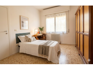 Stanza in appartamento in affitto a Carpi