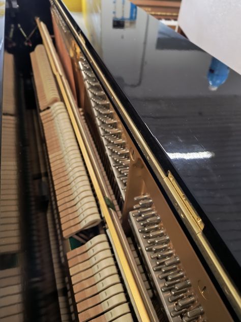Pianoforte Yamaha U1A dal bel timbro morbido (raro) con trasporto e panca inclus - Foto 4