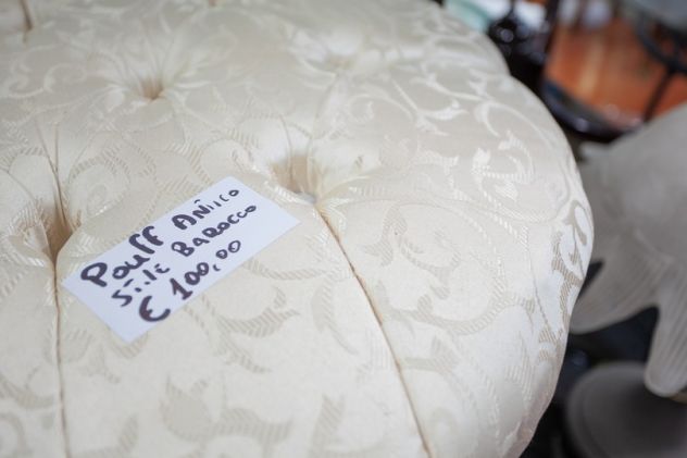 Pouf Imbottito Stile Barocco – 24458 - Foto 3
