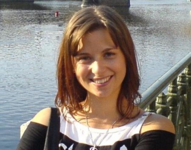 SempliceAma: 29 anni. Occhi Marroni.In cerca di uomo vicino a Bologna Tel: