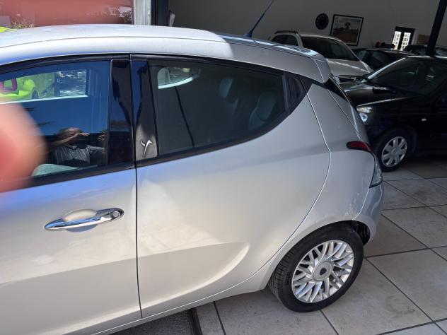 Lancia Ypsilon 1.2 69 CV 5 porte S&S Platinum - Foto 3