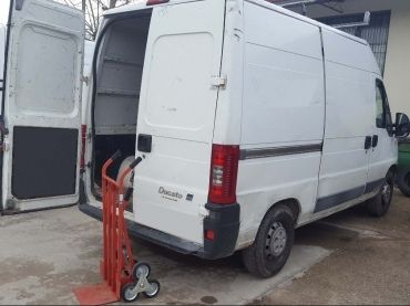 Offriamo servizi: traslochi, sgombero, trasporto