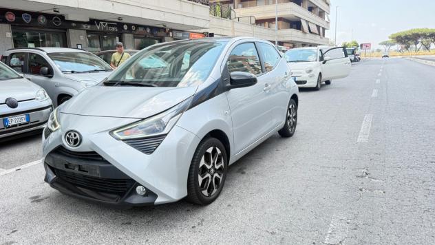 Toyota Aygo 1.0 VVT-i 72 CV 5 porte x-play MMT LED PDC CERCHI 16 KAMERA CAR PLAYBLUETOOTH - Foto 3