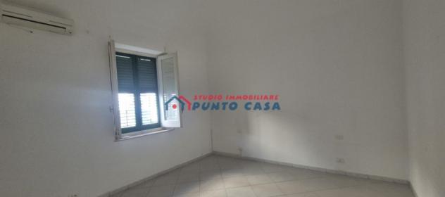 PRESSI COLOSSEUM – Appartamento al P.T. – 110mq ca. – 3 vani + acc. + lavanderia comune. Buone condizioni. Euro 85 mila CL F - Foto 2
