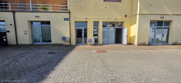 UFFICIO FUORI P.PISPINI CON POSTO AUTO ESCLUSIVO - PARI AL NUOVO * SIENA - Foto 3