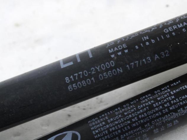 81770-2Y000 COPPIA PISTONCINI ASTE AMMORTIZZANTI PORTELLONE COFANO POSTERIORE BAULE HYUNDAI IX35 2.0 D 4X4 100KW AUT 5P (2013) RICAMBIO USATO 81780-2Y - Foto 4