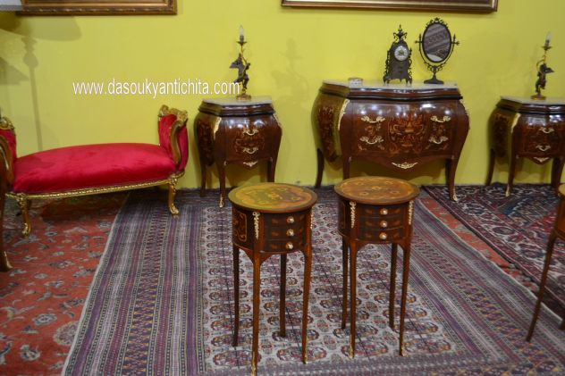 Coppia di tavolini-comodini tondi stile Luigi XV intarsiati - Foto 5