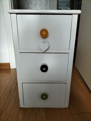 COMODINO 3 CASSETTI