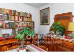 Casa indipendente di 150 m² con più di 5 locali e box auto in vendita a Cetona