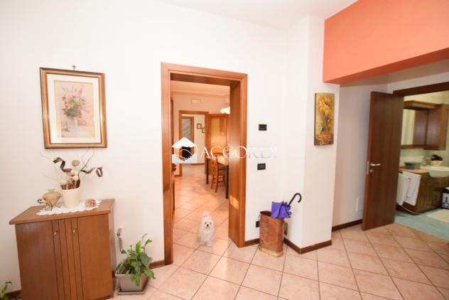 CASA INDIPENDENTE di 11 vani e di 220 mq (VOLPAGO DEL MONTELLO) rif. SW130_3 - Foto 9