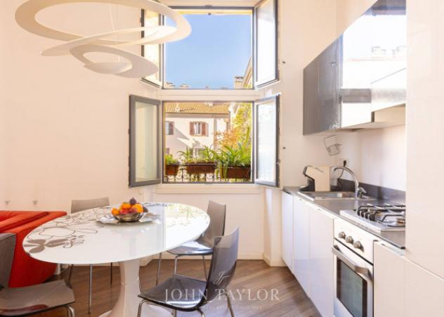 Appartamento di 90 m² con 5 locali e box auto in affitto a Milano