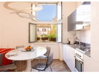 Appartamento di 90 m² con 5 locali e box auto in affitto a Milano