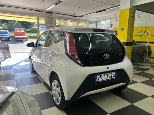 Toyota Aygo 1.0 VVT-i 69 CV 5 porte x-black TSS - Foto 4