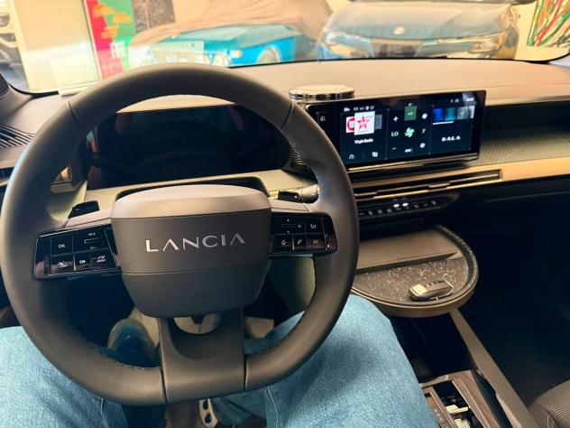 Lancia Ypsilon Hybrid e-DCT - Foto 8