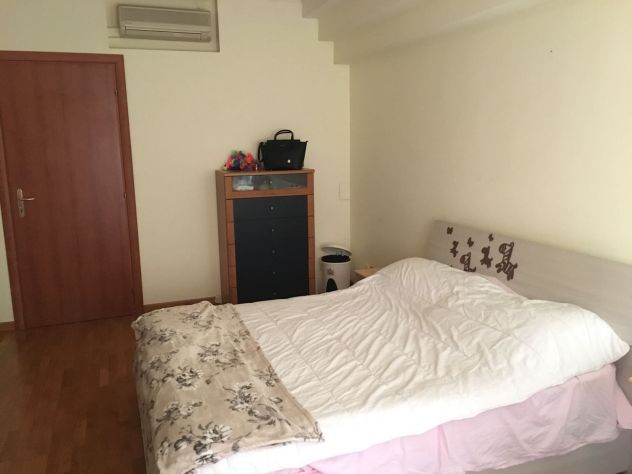 CAMERA A 620 EURO + SPESE AFFITTASI A RAGAZZA - Foto 2