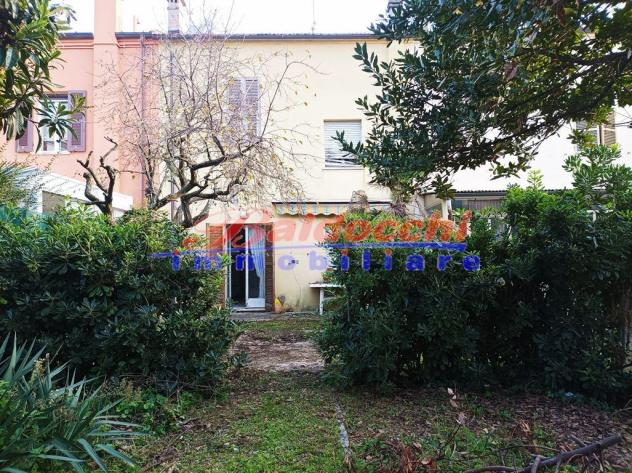 FANO - ZONA OSPEDALE - IN VENDITA CASA DI FILA CON GIARDINO