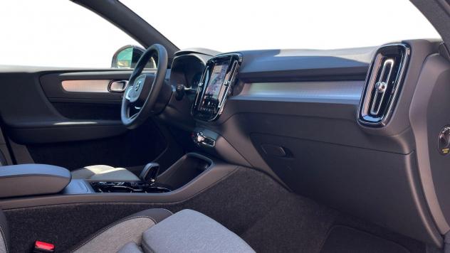 Volvo XC40 B3 automatico Plus Black Edition - Foto 4