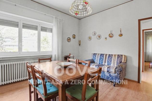 Villa di 222 m² con più di 5 locali e box auto in vendita a Laveno-Mombello - Foto 10