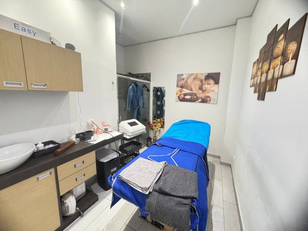 BUFALOTTA - POSTAZIONE PER NUTRIZIONISTA, MASSAGGIATRICE, ESTETISTA - Foto 7