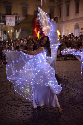 spettacolo trampolieri ali luminose https://vimeo.com/280589419       3478497587 - Foto 5