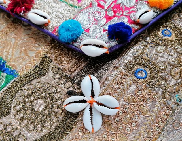 BORSA ETNICA / POCHETTE DA SERA PATCHWORK DORATA CON CONCHIGLIE. - Foto 4