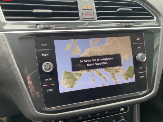 VOLKSWAGEN Tiguan 2.0 TDI SCR DSG Business BlueMotion Technology rif. 23927036 - Foto 8