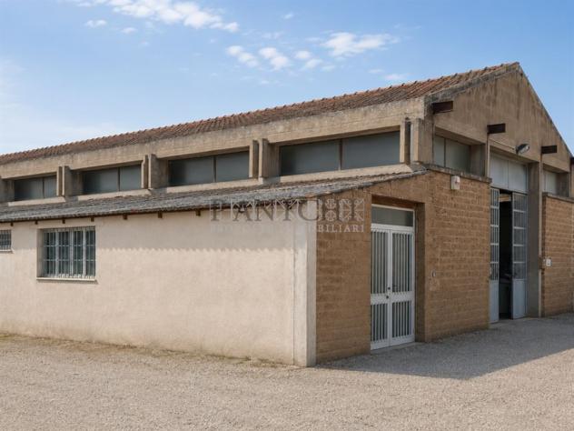 Magazzino con uffici e ampio piazzale esclusivo - Zona Artigianale