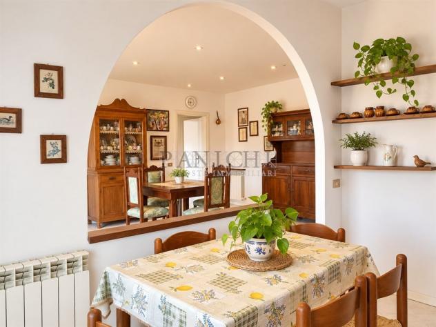 Appartamento luminoso con 3 camere, terrazzo, garage e cantina - Foto 3