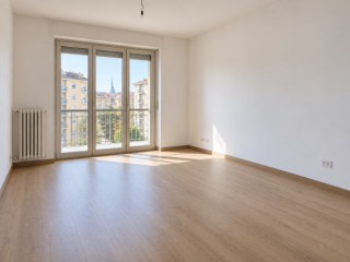 VIA BOLOGNA AMPIO ALLOGGIO: 440 EURO