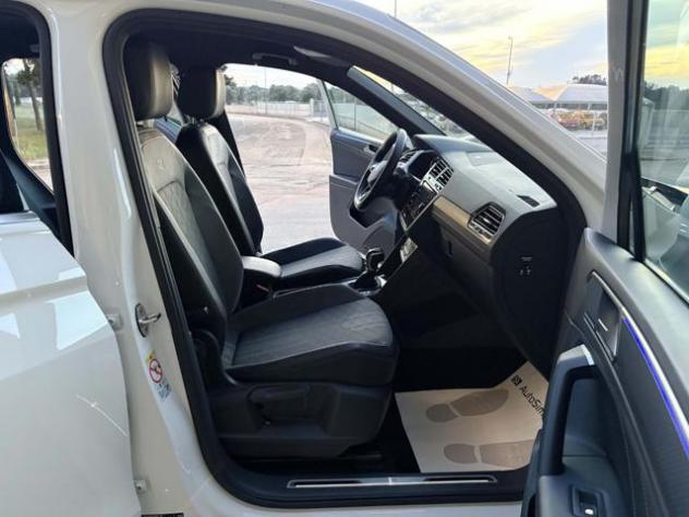 VOLKSWAGEN Tiguan 2.0 TDI 150 CV SCR DSG R-Line LUCI AMBIENTE rif. 23947264 - Foto 9