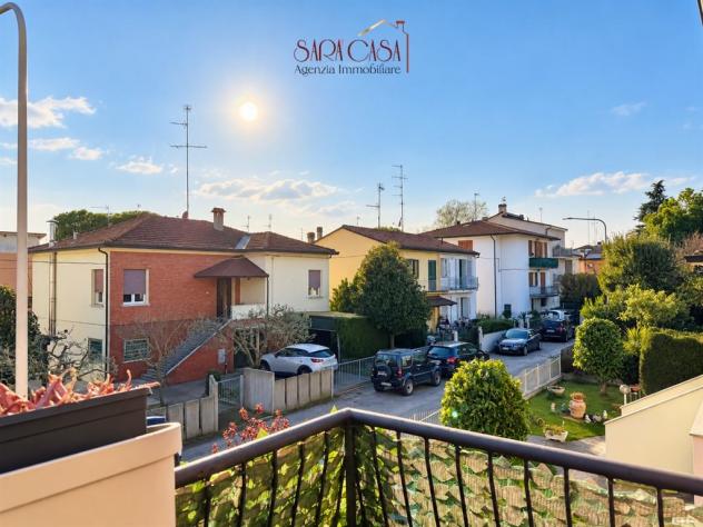 Casa bifamiliare con ampi servizi e corte esclusiva - Foto 11