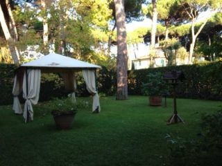 Villa in affitto a Forte dei Marmi 300 mq Rif: 1031567