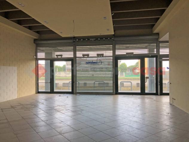 Immobile di 835 m² con 4 locali in vendita a Trecate - Foto 2