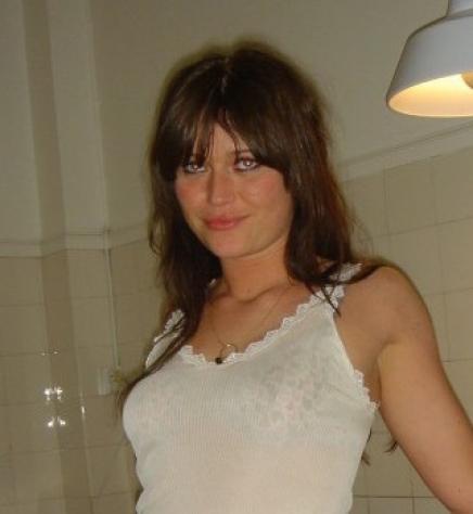 Donna di Bareggio, 32 anni.  Fisico Normale Tel: