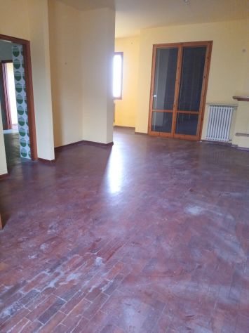 PORZIONE INDIPENDENTE CON GARAGE E GIARDINO