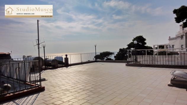 APPARTAMENTO di 5 vani e di 110 mq (CAPRI) rif. CVDBM_1