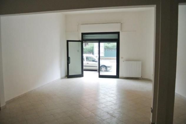 Locale commerciale in affitto a Bologna, Saragozza