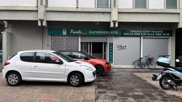 Oltre 3 vetrine in vendita a Ferrara - Foto 9