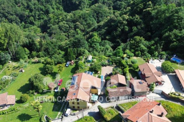 Casa indipendente di 400 m² con più di 5 locali in vendita a Brissago-Valtravaglia