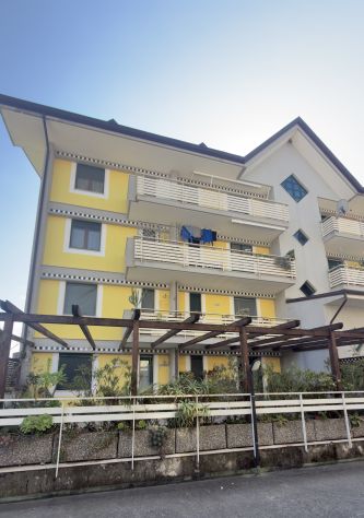AMPIO APPARTAMENTO A BIVIO PRATOLE CON TERRAZZO, GIARDINO E GARAGE - Foto 2