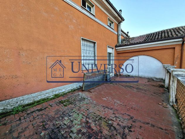 CASA INDIPENDENTE SU QUATTRO LIVELLI CON GIARDINO E RIMESSE - Foto 4