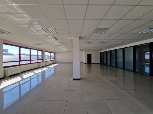 Immobile di 240 m² con 1 locale in affitto a Pero - Foto 15