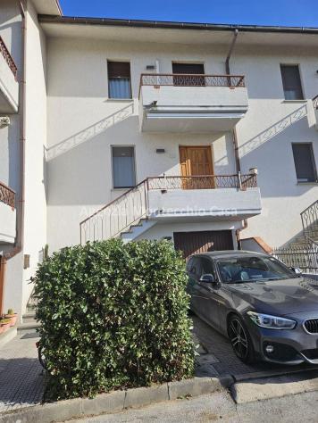 Esclusiva villetta a schiera panoramica su strada privata chiusa