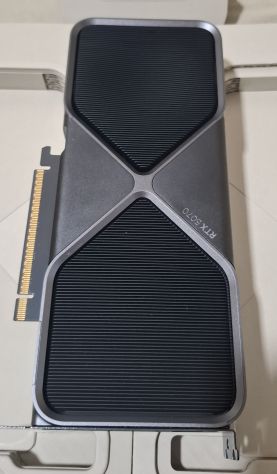 Nvidia GeForce RTX 5070 Founders Edition - Foto 3